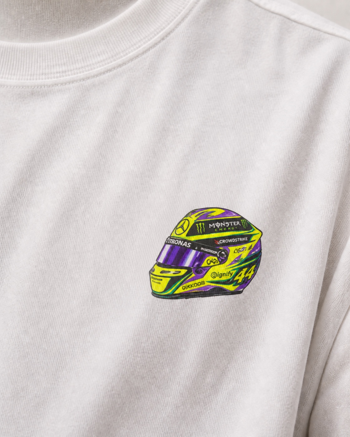 Detalle de la impresión DTF del pecho de la camiseta Hamilton